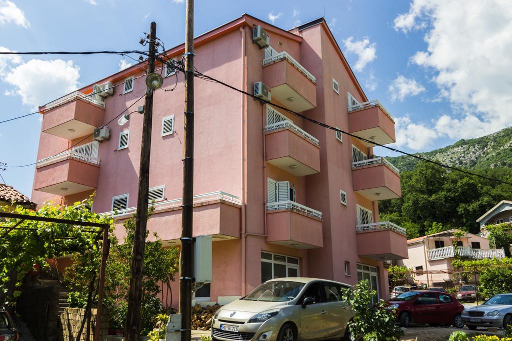 Dom Apartment *